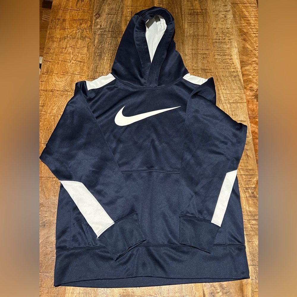 Nike Youth L Therma-fit Polyester hoodie with white accents and swoosh